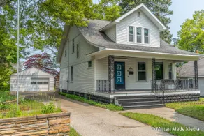 Accented ”Lakeside Neighborhood” Family Home - Image 5