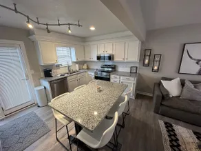 Cozy-Stylish-Renovated getaway w/ Hot Tub! - Image 2