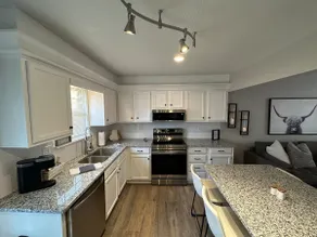 Cozy-Stylish-Renovated getaway w/ Hot Tub! - Image 3