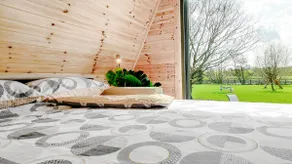Charming Riverside Retreat - Image 5