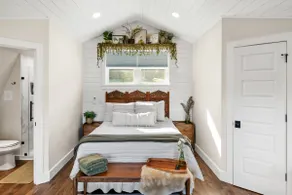 Private, Romantic Loft with a VIEW! - Image 5