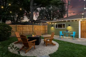 RetroModern Bungalow | pet friendly | free parking - Image 2