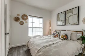 Luxury 1920 Downtown Bungalow - Image 5