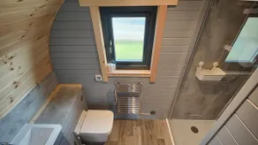 Myreton High quality pod with hot tub - Image 5