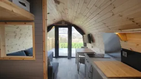 Myreton High quality pod with hot tub - Image 2