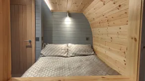Myreton High quality pod with hot tub - Image 4