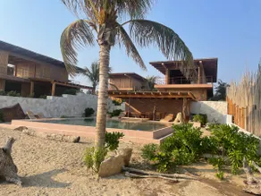 Incredible beachfront villa with a private pool - Image 3