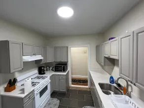 2 FREE parking spots- In unit washer/dryer - Image 4
