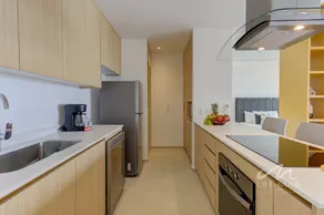Waterfront condo w/ pool access & patio - Image 5