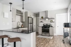 Modern 3 BDRM Luxury Upper Apartment - Image 3