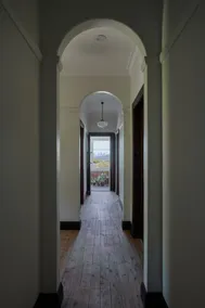 Cosy 3 Bedroom Cottage with Harbour Views - Image 4