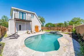 Gas Heated pool/Jacuzzi | bonfire| 2-Story cottage - Image 3
