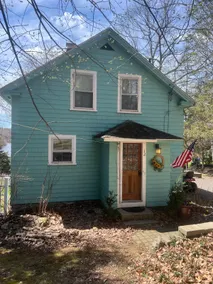 Charming lakeside cottage. - Image 2