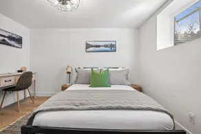 The Duchess | 5 Min from Chinook | Upscale | Pets - Image 2