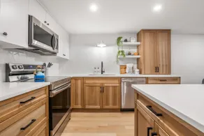 The Duchess | 5 Min from Chinook | Upscale | Pets - Image 3