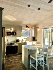 Cozy, Romantic, Riverfront Cottage - Image 4