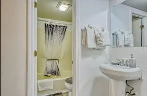 Exquisite Hidden Gem Cozy 1-Bedroom Condo - Image 5