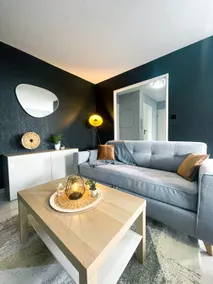 Lounge with its garden and pool in Toulouse - Image 2