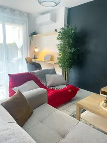 Lounge with its garden and pool in Toulouse - Image 5
