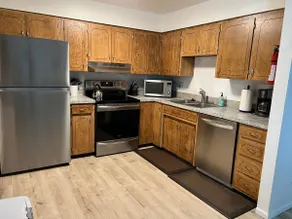 #10 Midtown 2 BR Top Floor Apt - Image 3