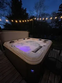 Feet from Lake & Downtown, Pond View, Hot Tub,Pets - Image 5
