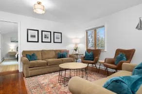 Feet from Lake & Downtown, Pond View, Hot Tub,Pets - Image 3