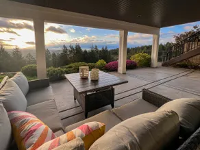 Oriole & Fawn Suite: Unwind with Views & Theatre - Image 3