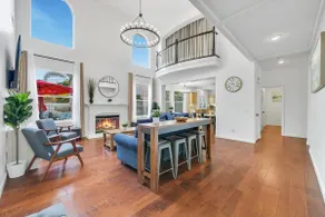 Stunning 8 bedroom, 5.5 bathroom pool house. - Image 3