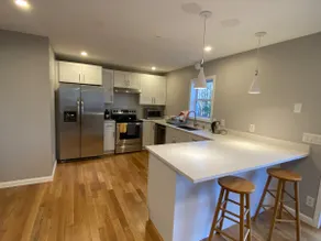 Beautiful 4BR Lake Front House - Image 4