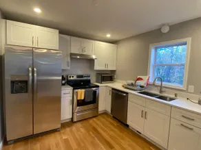Beautiful 4BR Lake Front House - Image 3