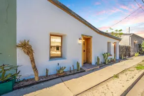 Barrio Bungalow: Historic Duplex in Downtown - Image 5