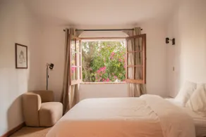 Relax in Style - Prime Spot with Garden & Natural Pool - Image 3