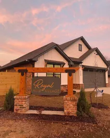 Modern 4BR in Royal Hills · Sleeps 10 - Image 2