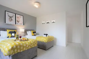 Detached 6 Bedroom House - Free Parking & FastWifi - Image 2