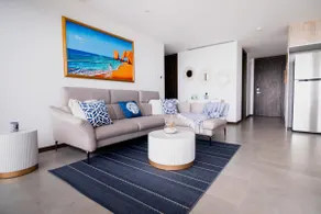 Modern apartment with an ocean view - Image 3