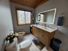 2 Bedrms Cottage W LAKE VIEW Beside Trail - Image 4
