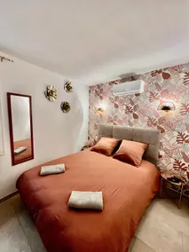 La Tête dans les Nuages – Jacuzzi & Sauna House - Image 5