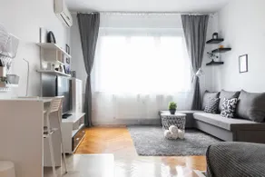 Bright & Cosy Pannonia Apartment - Self-Check-in - Image 5