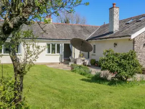Two Acres- Spacious, delightful, pet free bungalow - Image 2