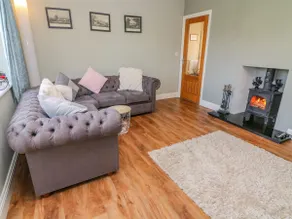 Two Acres- Spacious, delightful, pet free bungalow - Image 5
