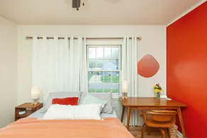 Good Vibes 2Bed Home Centrally Located on Quiet St - Image 2