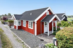 Unique house w/patio by beach - Image 2