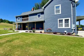 Gorgeous farmhouse w/ stunning views! - Image 3