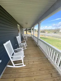 Gorgeous farmhouse w/ stunning views! - Image 4