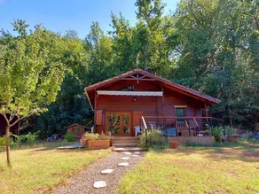 Cottage in the middle of the forest with lake nearby - Image 3