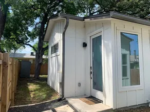 Modern Cute & Bright Guest House - Image 2