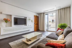 Charming 3 bedroom penthouse in Sliema - Image 4