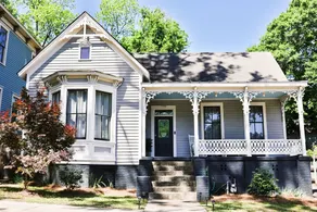1840's 2BR/2BA Historic Luxury - Image 2