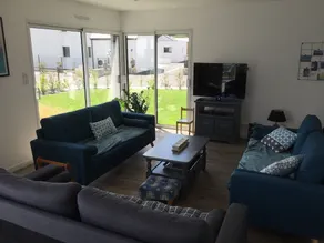 Family home near the sea - Image 3