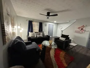 Townhome 5 beds 20 mins to Atlanta Large group % % - Image 2
